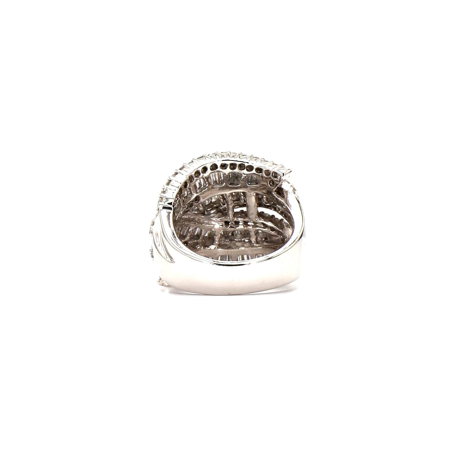 Textured Radiance: Baguette & Brilliant Diamond Statement Ring