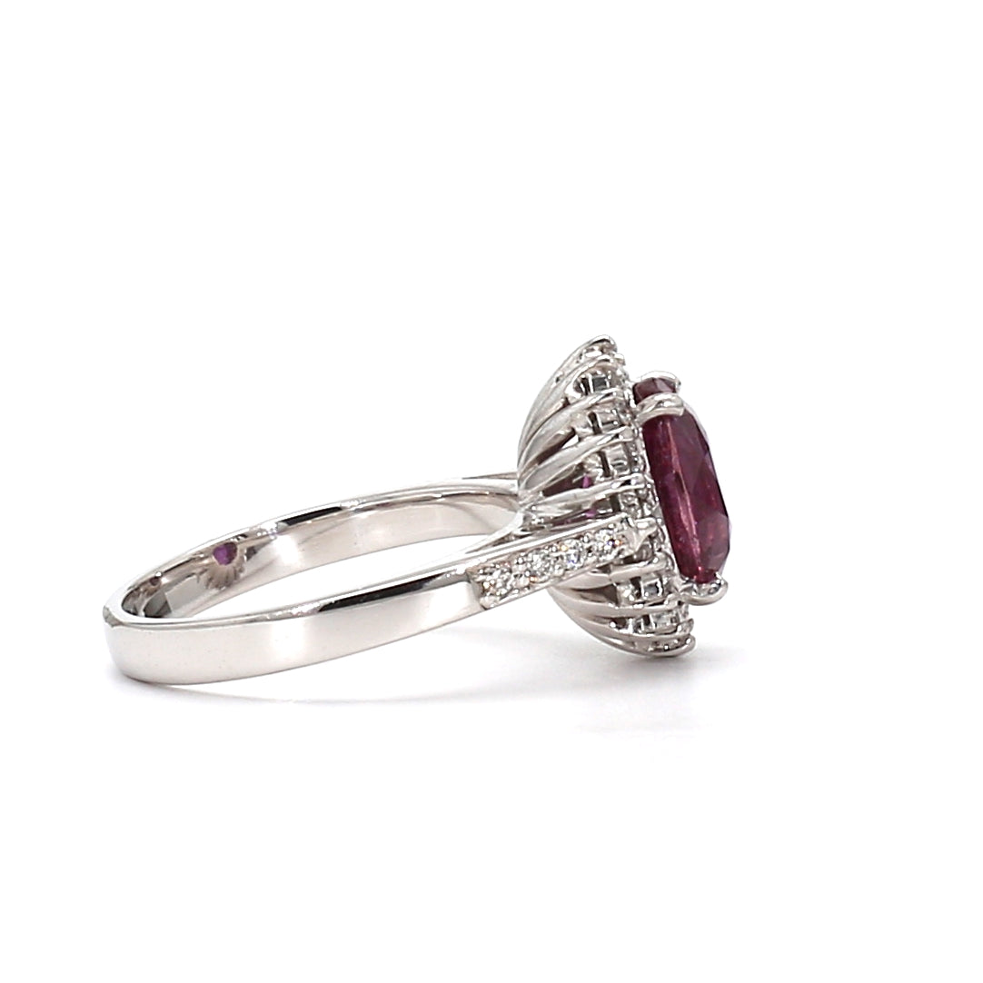 Pink Sapphire Oval Ring – Elegance and Charm in Every Curve