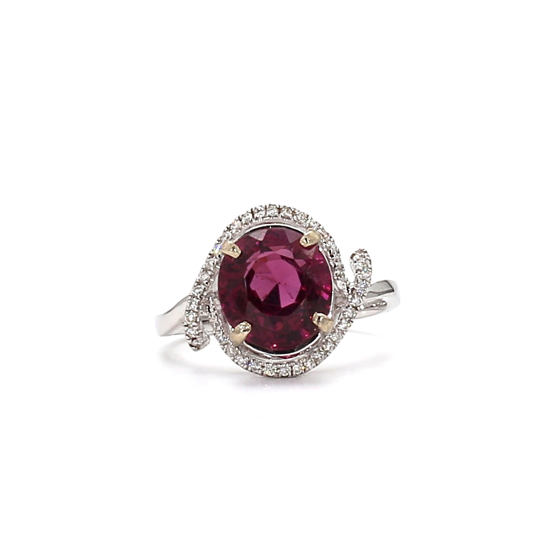 Round Tourmaline and Diamond Rin – A Classic Union of Passion and Brilliance