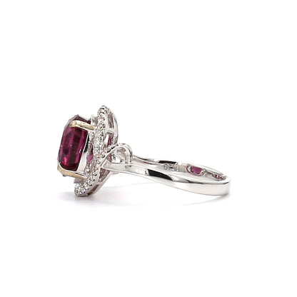 Round Tourmaline and Diamond Rin – A Classic Union of Passion and Brilliance