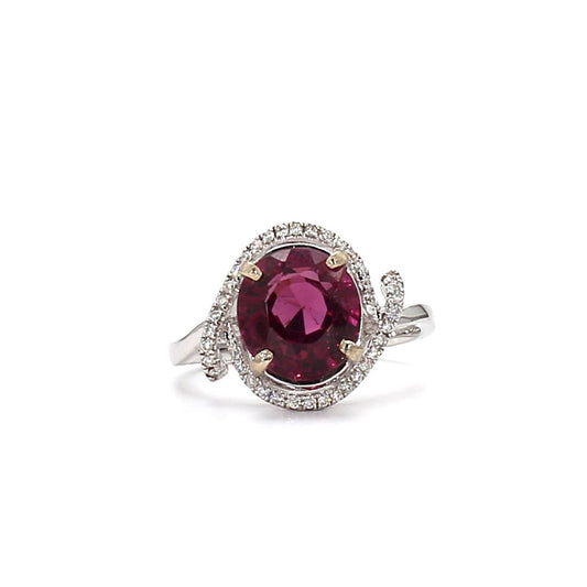 Round Tourmaline and Diamond Rin – A Classic Union of Passion and Brilliance