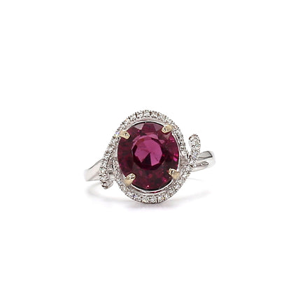 Round Tourmaline and Diamond Rin – A Classic Union of Passion and Brilliance